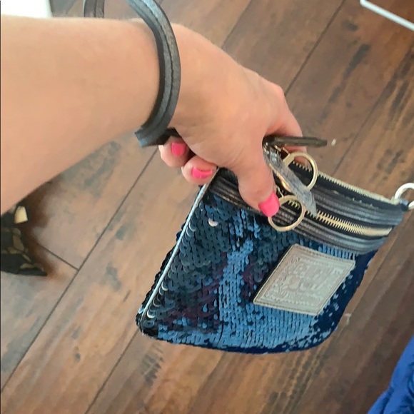LG WRISTLET main image 0